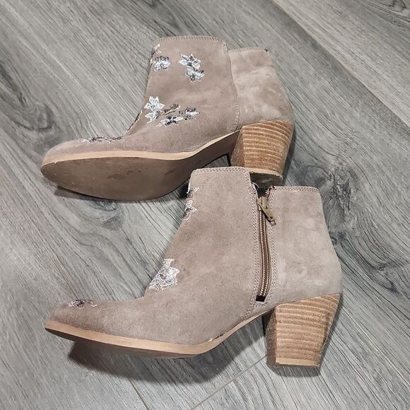 GUC Diba Sleek Suede Leather Embroidered Booties - Picture 3 of 8